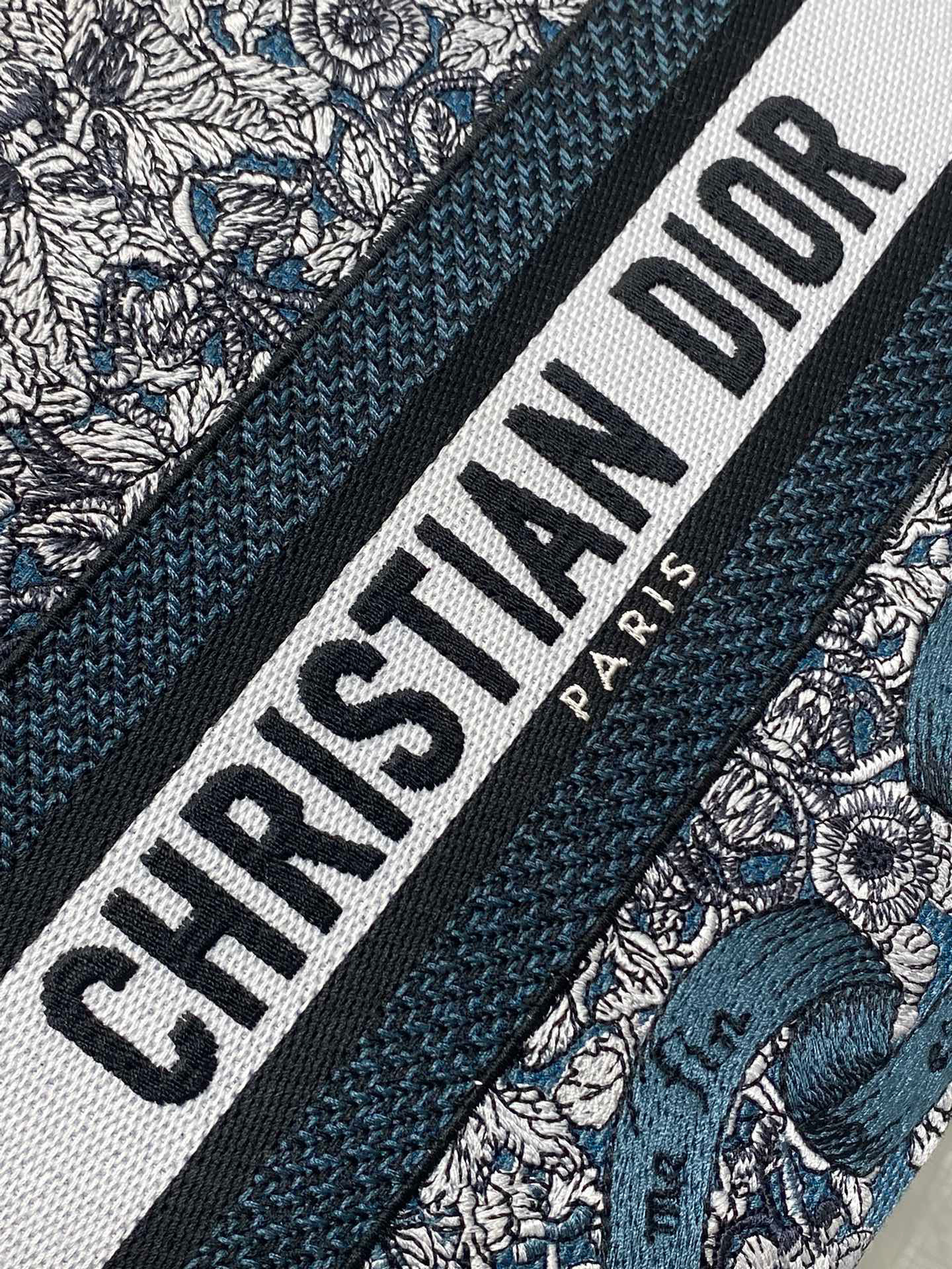 Christian Dior Lady Wuge Größe: 24 * 11 * 20 cm