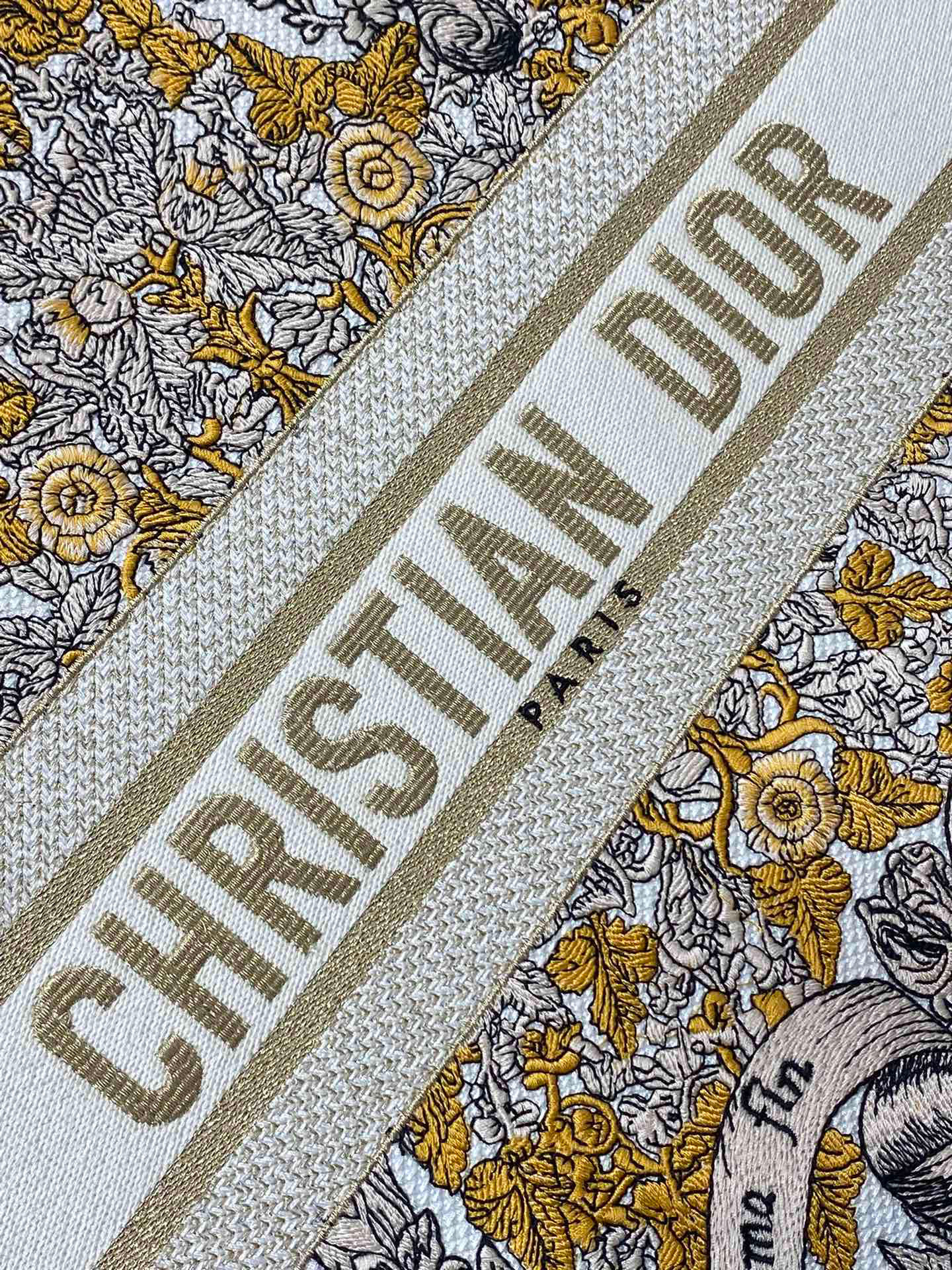 Christian Dior Around the world Size：42*18*35cm