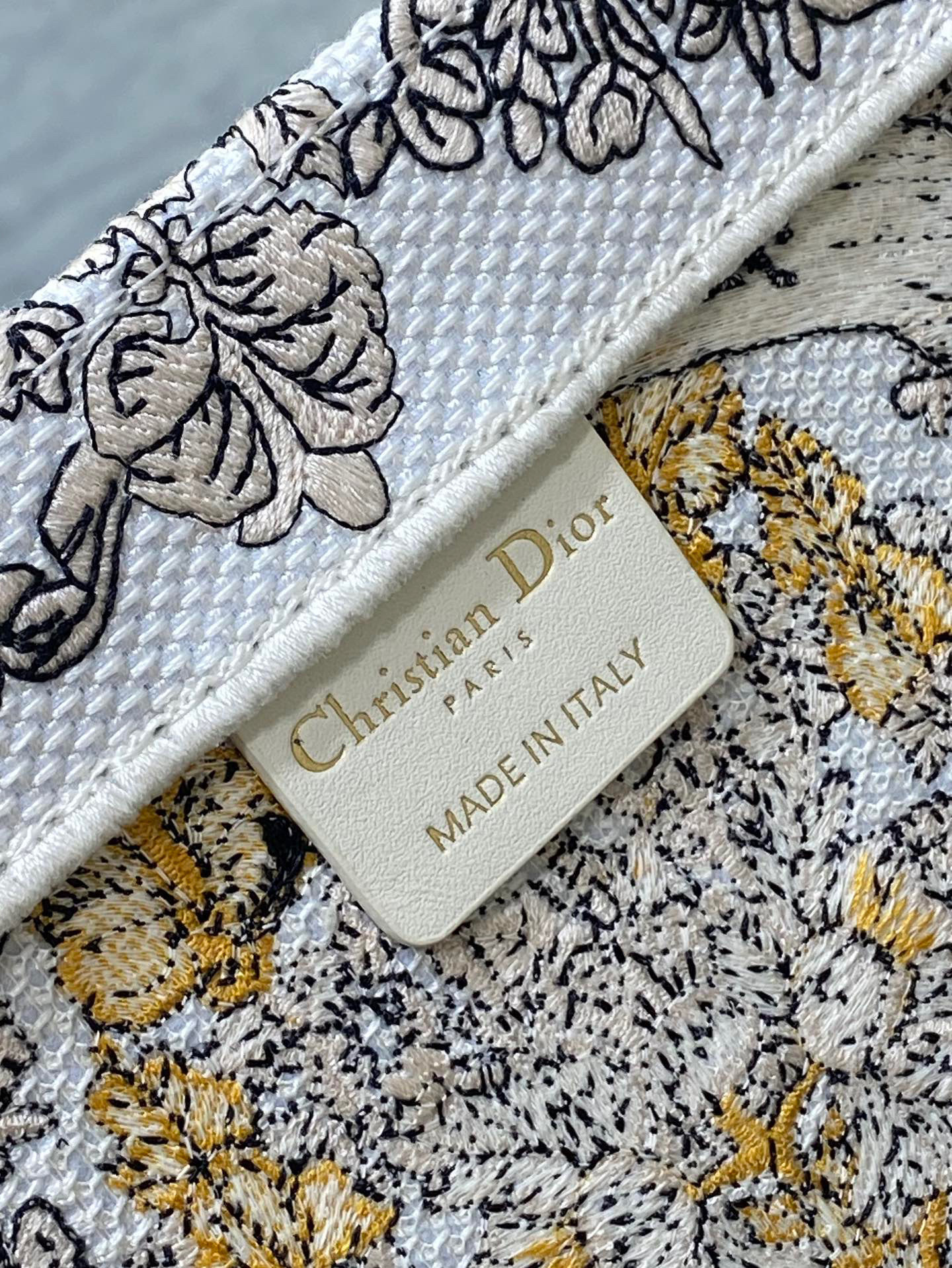 Christian Dior Around the world Size：42*18*35cm