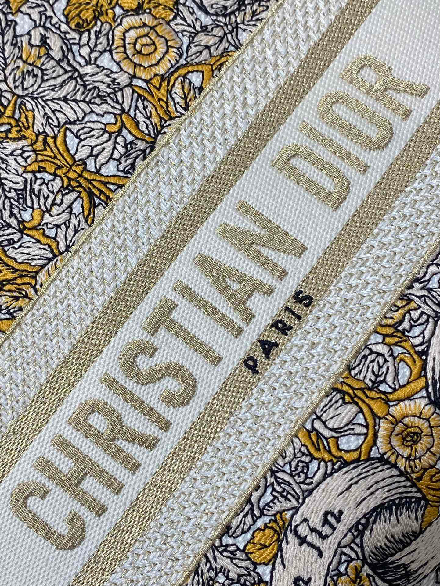 Christian Dior Lady Wuge Saiz：24*11*20sm