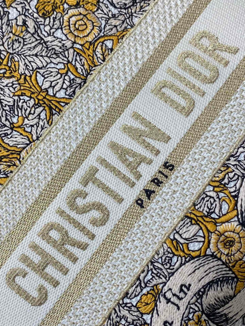 Christian Dior Lady Wuge Saiz：24*11*20sm