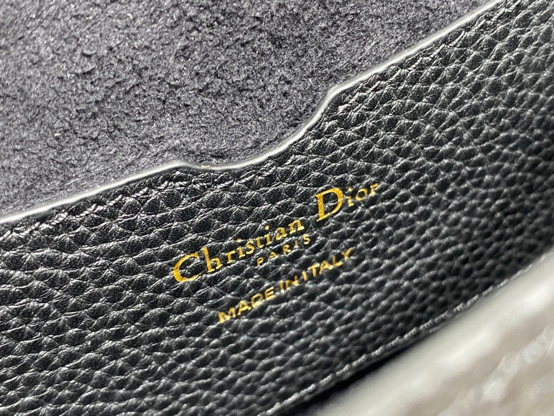 Christian Dior Bobby Bag Größe: 18 * 14 * 5 cm