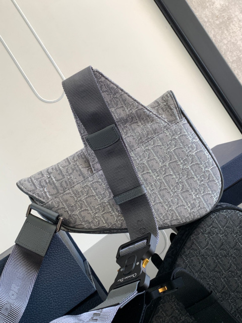 Christian Dior CD斜尺寸：26*19*4.5cm