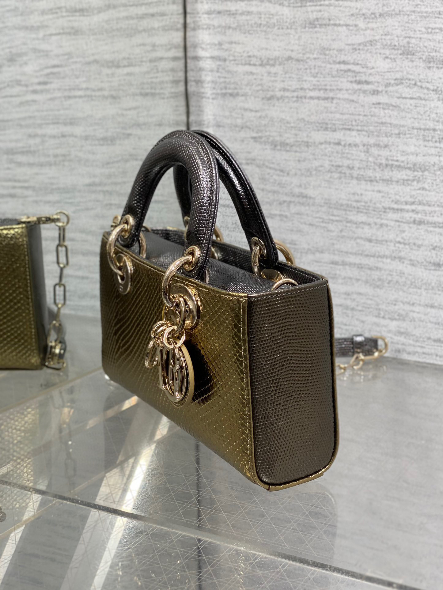 Christian Dior lady limited edition Size：22*11*6cm