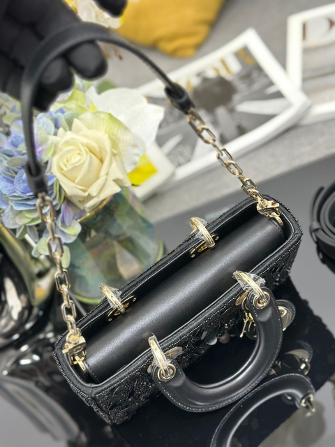 Christian Dior lady edisi terhad Saiz：22*11*6cm