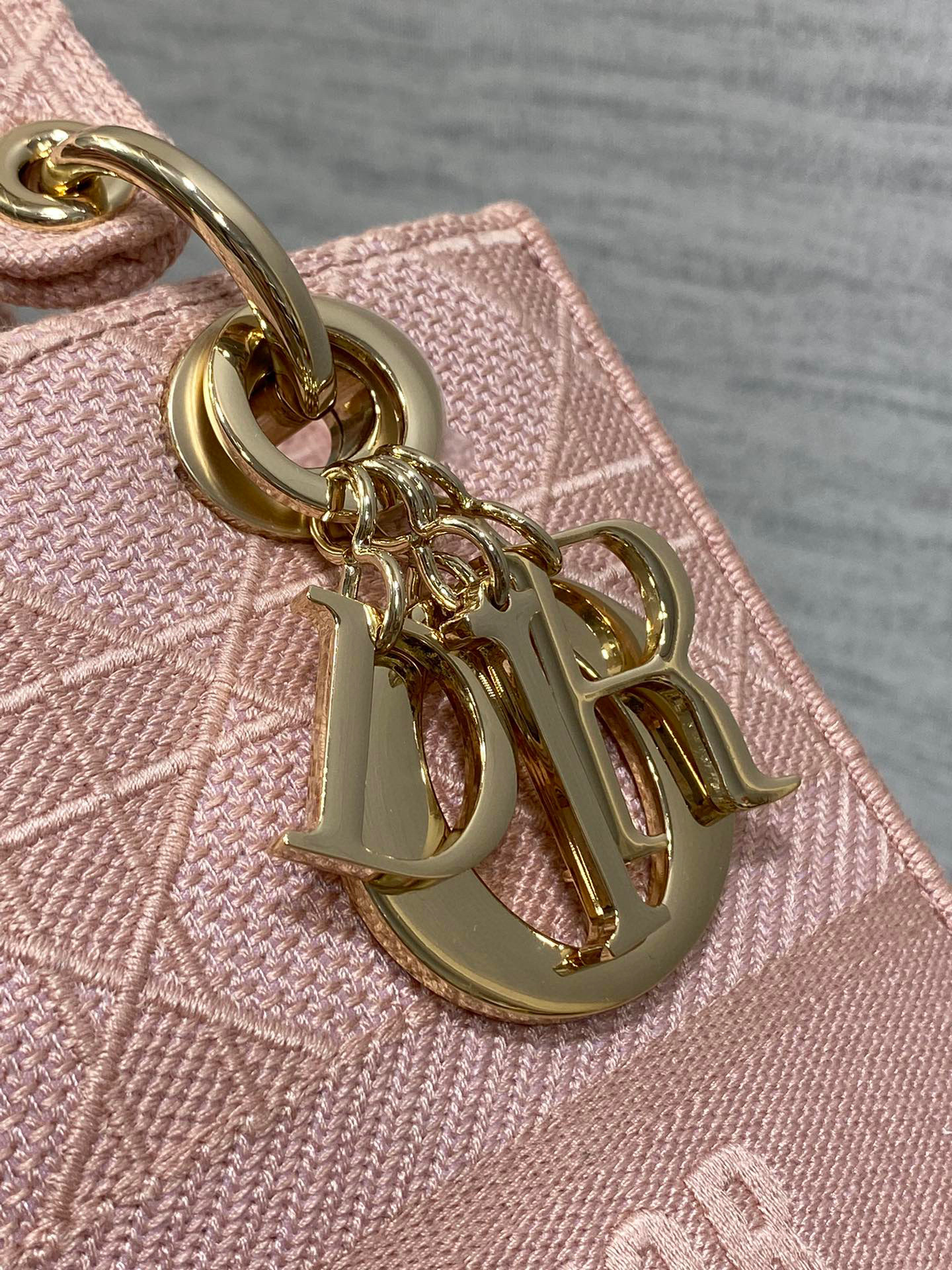 Christian Dior Lady Wuge Saiz：24*11*20sm