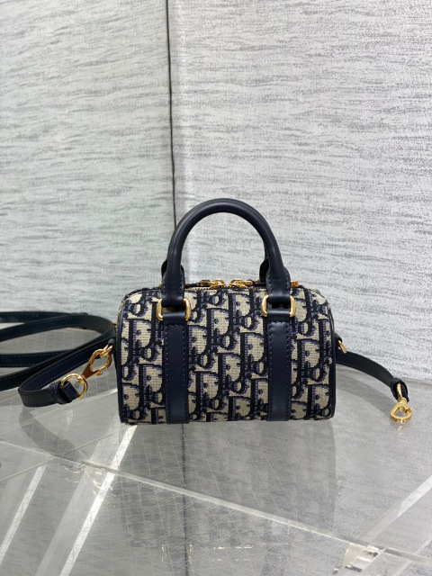 Christian Dior  Groove bag Size：17*10*8cm