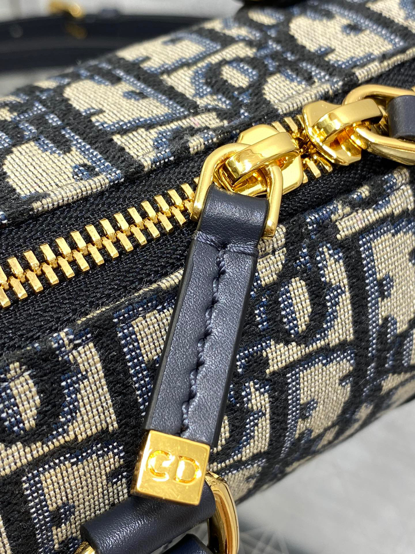 Christian Dior  Groove bag Size：17*10*8cm