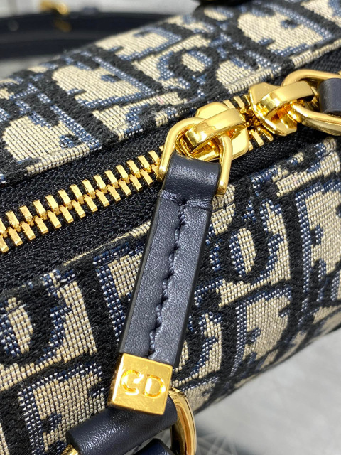 Christian Dior  Groove bag Size：17*10*8cm