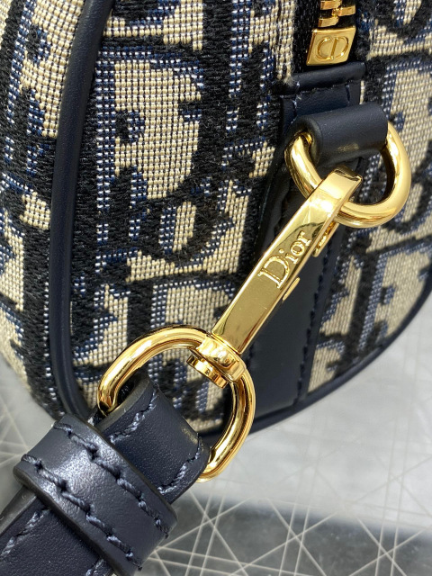 Christian Dior  Groove bag Size：17*10*8cm
