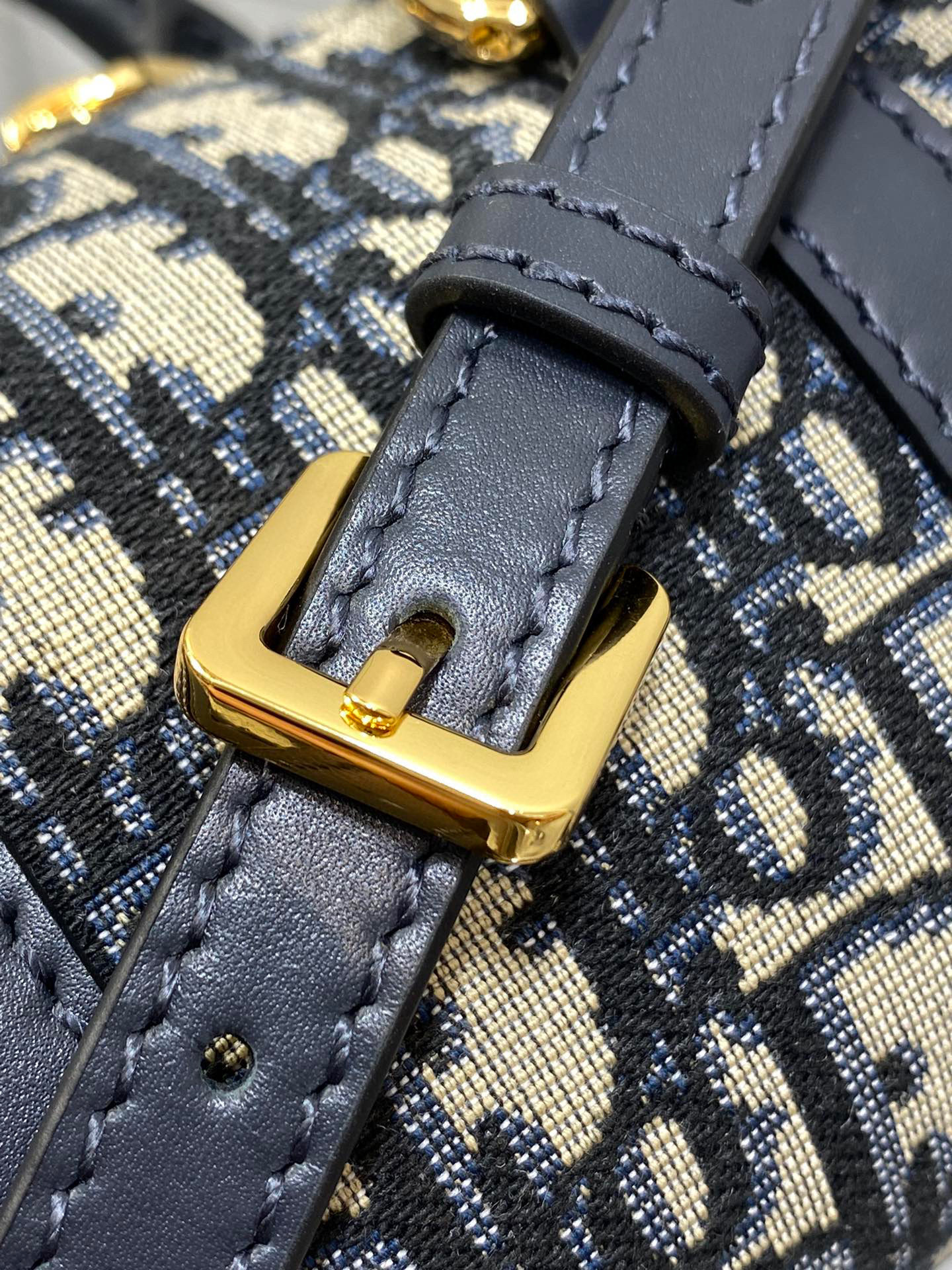 Christian Dior  Groove bag Size：17*10*8cm