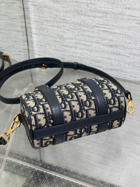 Christian Dior  Groove bag Size：17*10*8cm