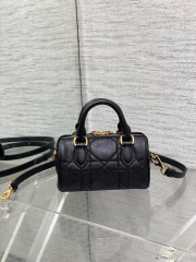 Christian Dior Groove Tasche Größe: 17 x 10 x 8 cm