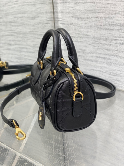 Christian Dior Groove Tasche Größe: 17 x 10 x 8 cm