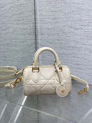 Christian Dior Groove Tasche Größe: 17 x 10 x 8 cm