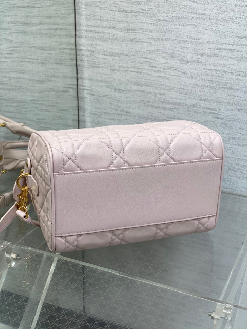 Christian Dior Groove Tasche Größe: 25 x 19 x 16 cm