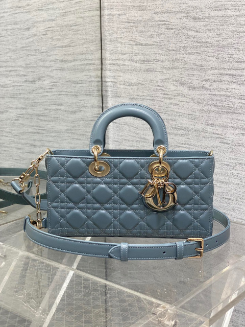 Christian Dior Clutch mit Perlenkette, Größe: 26 x 6 x 14 cm