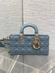 Christian Dior Clutch mit Perlenkette, Größe: 26 x 6 x 14 cm