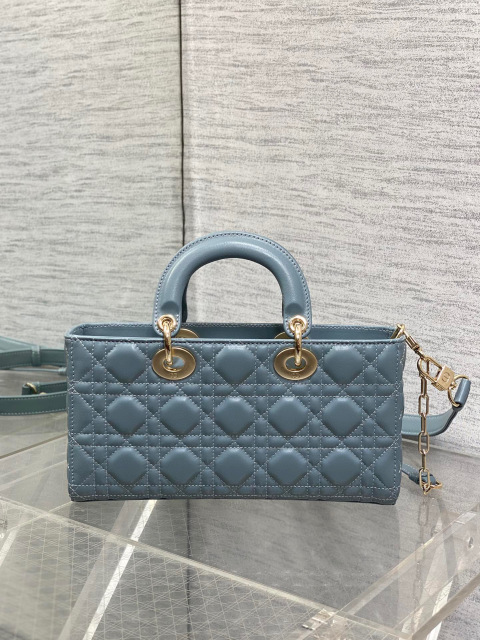 Christian Dior Clutch mit Perlenkette, Größe: 26 x 6 x 14 cm