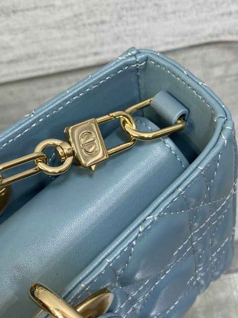 Christian Dior Clutch mit Perlenkette, Größe: 26 x 6 x 14 cm