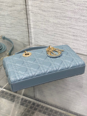 Christian Dior Clutch mit Perlenkette, Größe: 26 x 6 x 14 cm