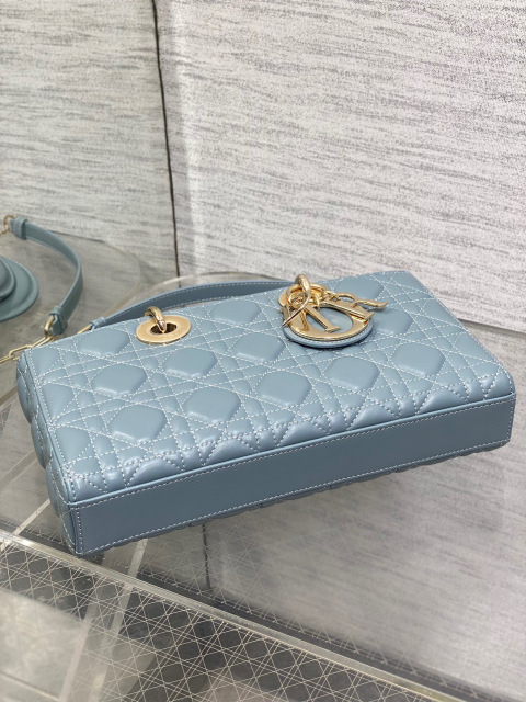 Christian Dior Clutch mit Perlenkette, Größe: 26 x 6 x 14 cm