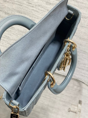 Christian Dior Clutch mit Perlenkette, Größe: 26 x 6 x 14 cm