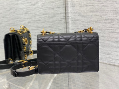 Christian Dior Miss Caro Größe: 17 * 13 * 7,5 cm