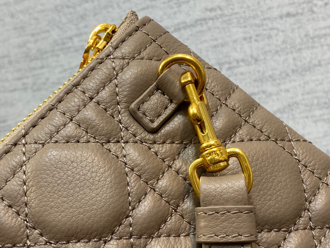 Saiz beg harian Christian Dior Caro：30*24*3cm