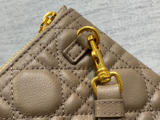 Saiz beg harian Christian Dior Caro：30*24*3cm