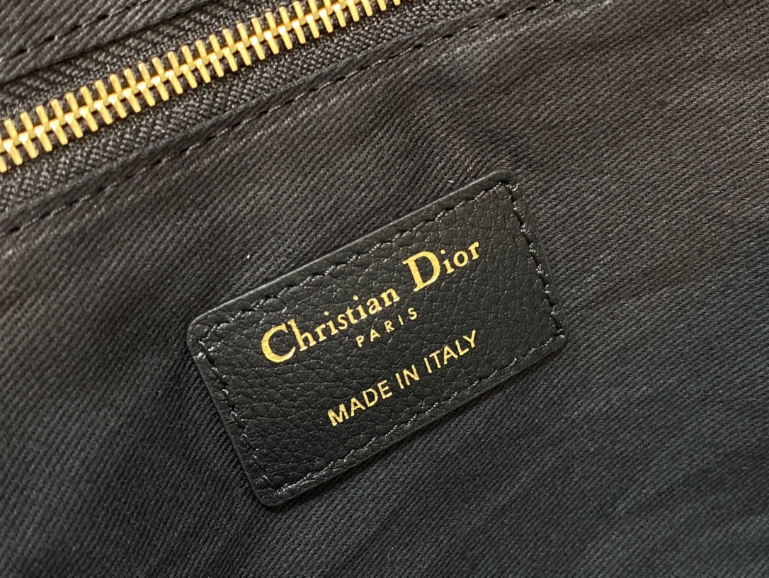 Christian Dior Caro Daily bag Size：30*24*3cm