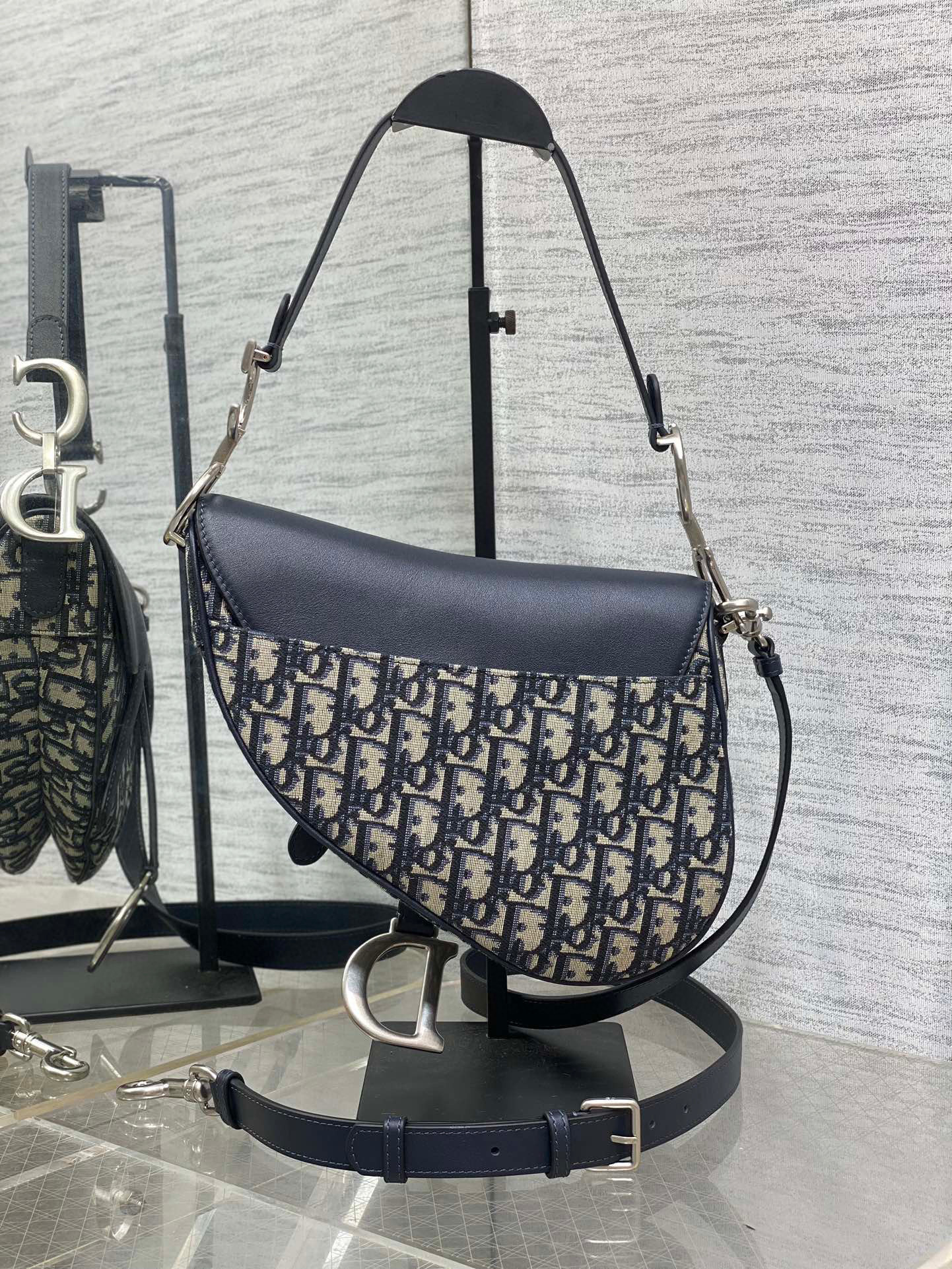 Christian Dior Saddle bag Size：17*5*15cm