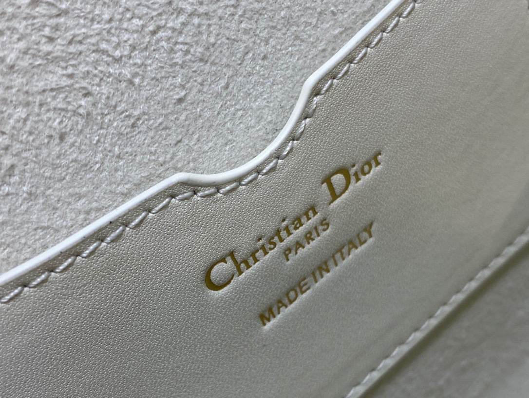 Christian Dior bobby bag Size：22*17*6cm