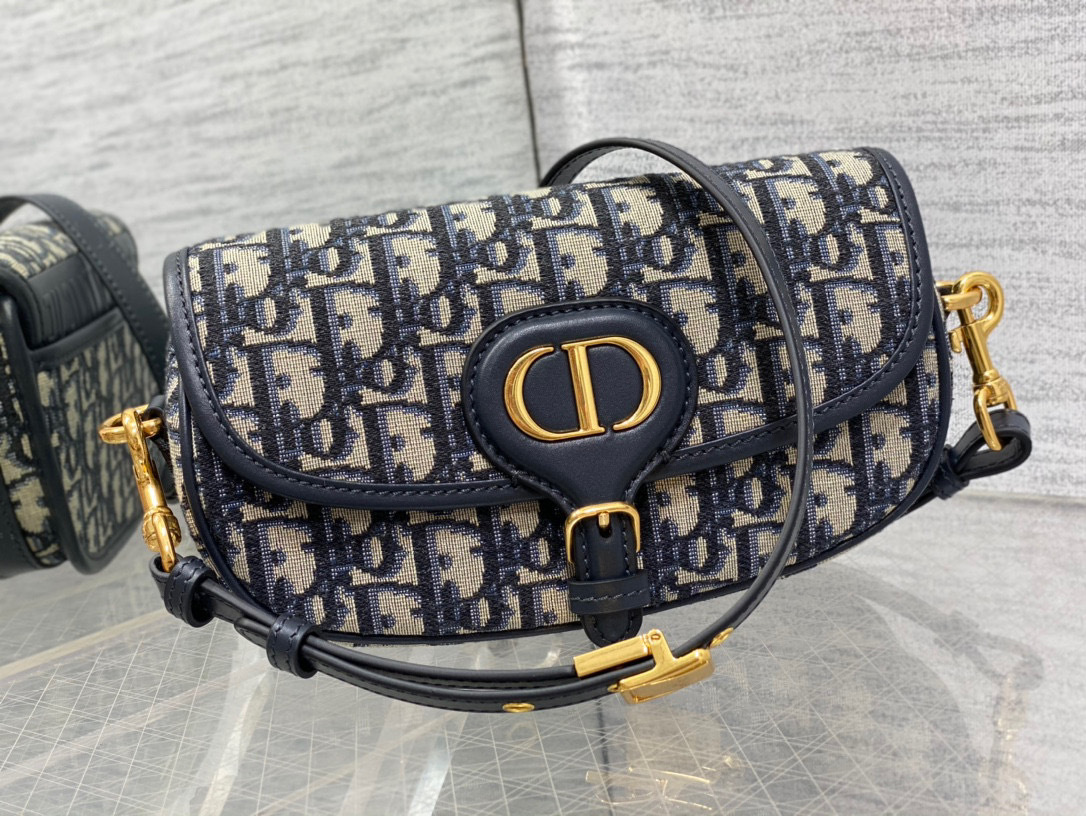 Christian Dior Bobby Bag Größe: 22 * 5 * 17 cm