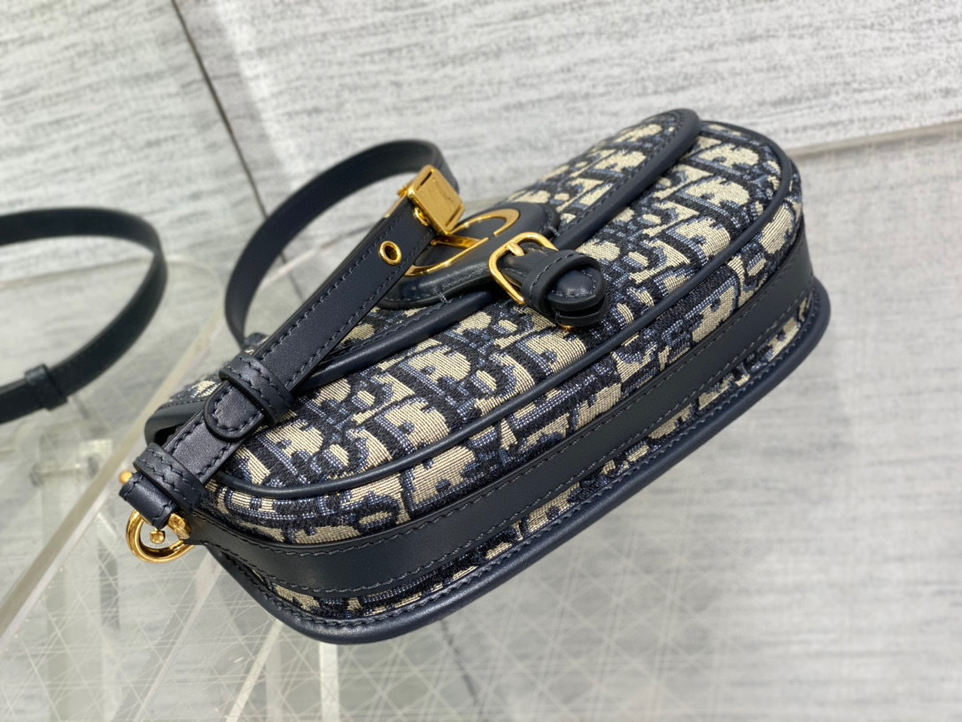 Christian Dior Bobby Bag Größe: 22 * 5 * 17 cm