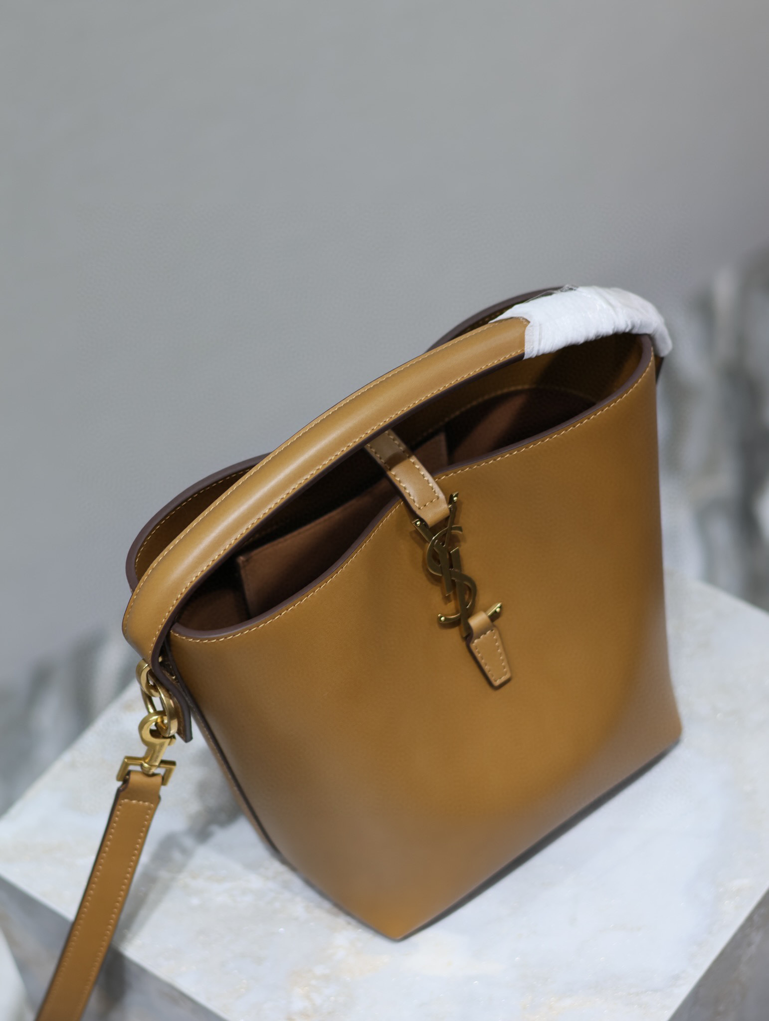 Borsa a secchiello Yves Saint Laurent Dimensioni: 20*17*13cm