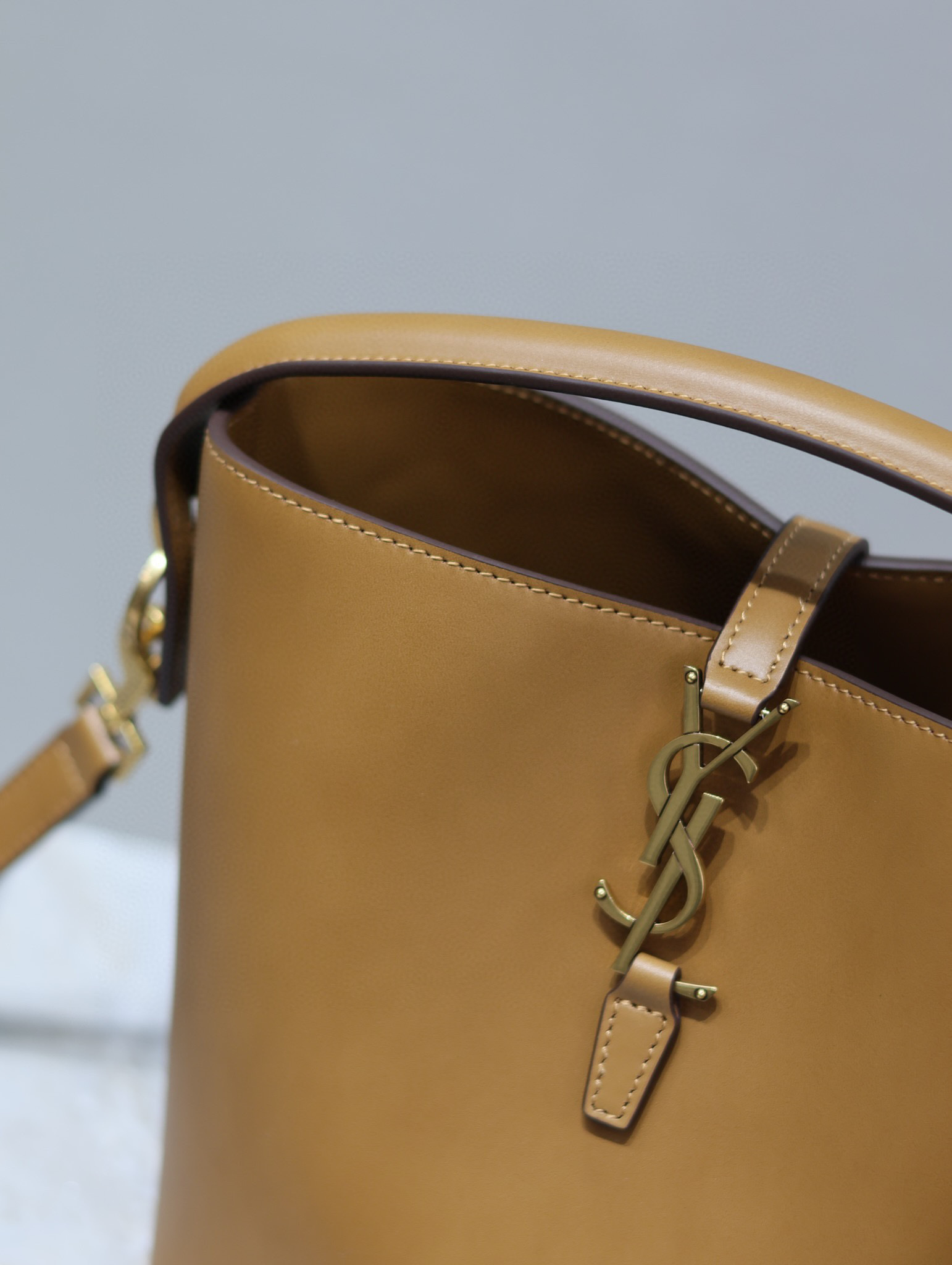Borsa a secchiello Yves Saint Laurent Dimensioni: 20*17*13cm