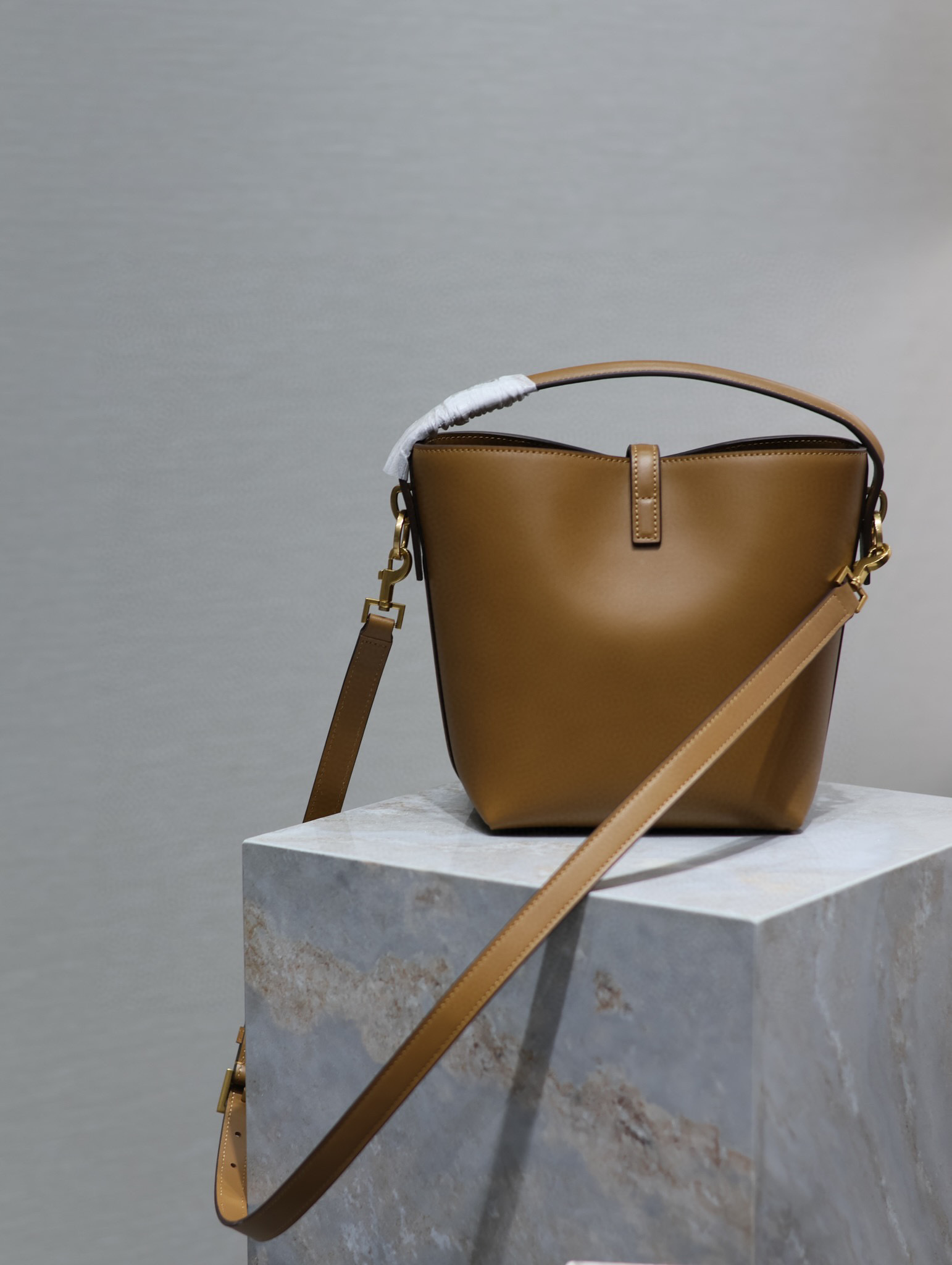 Borsa a secchiello Yves Saint Laurent Dimensioni: 20*17*13cm