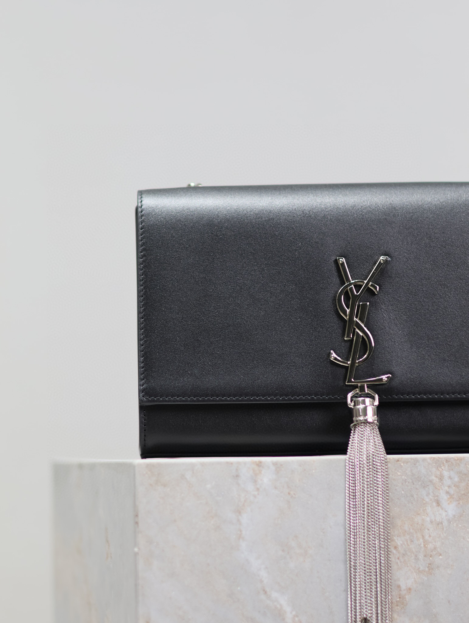 Borsa con frange Yves Saint Laurent Dimensioni: 24*14,5*5 cm