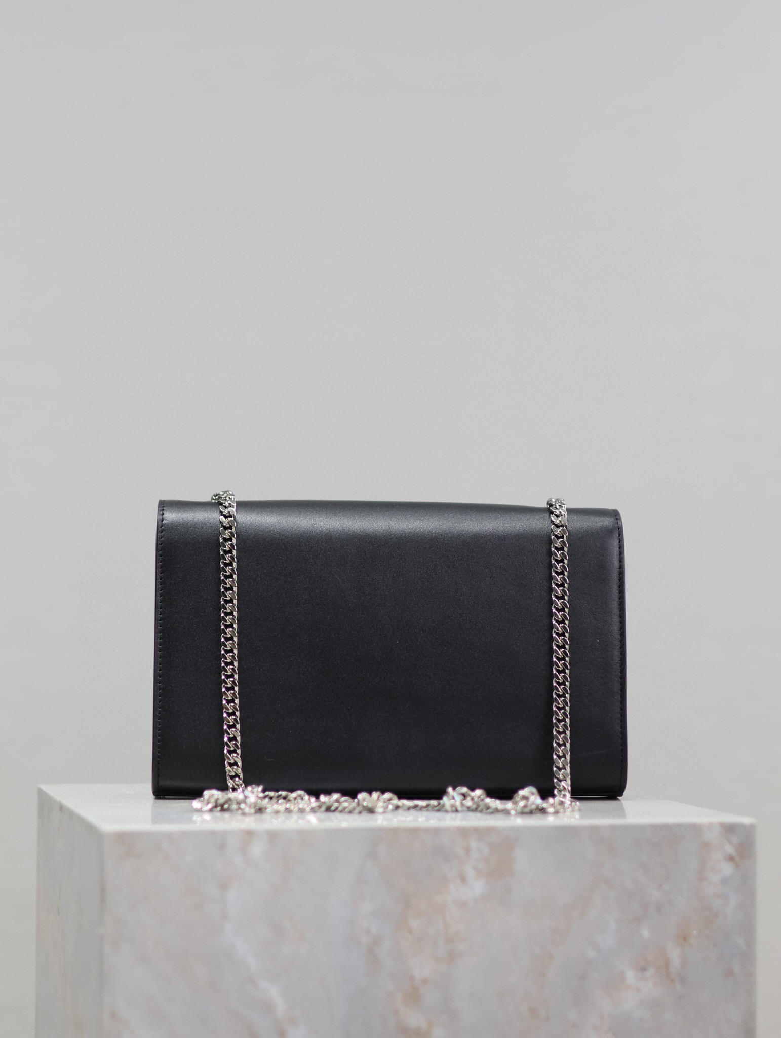 Borsa con frange Yves Saint Laurent Dimensioni: 24*14,5*5 cm