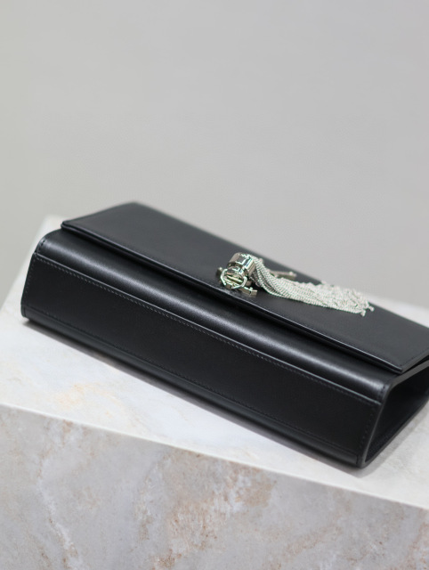 Borsa con frange Yves Saint Laurent Dimensioni: 24*14,5*5 cm