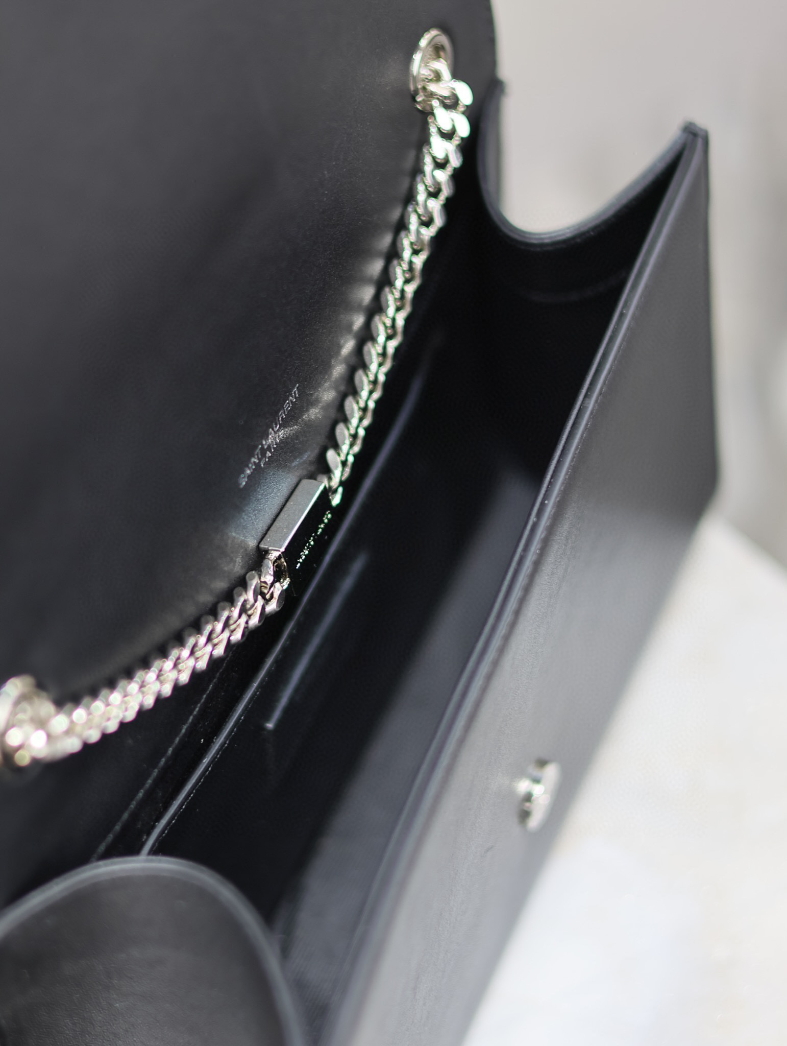 Borsa con frange Yves Saint Laurent Dimensioni: 24*14,5*5 cm