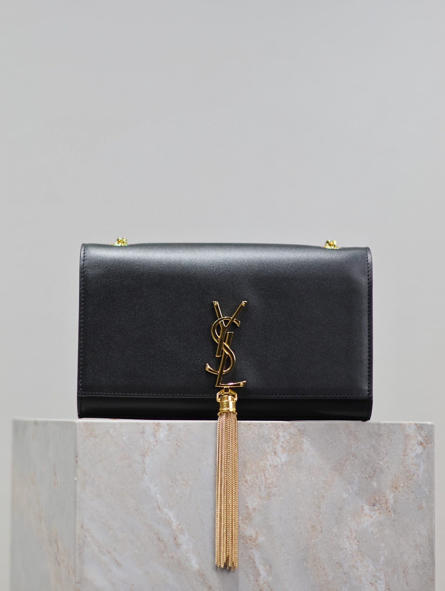 Borsa con frange Yves Saint Laurent Dimensioni: 24*14,5*5 cm