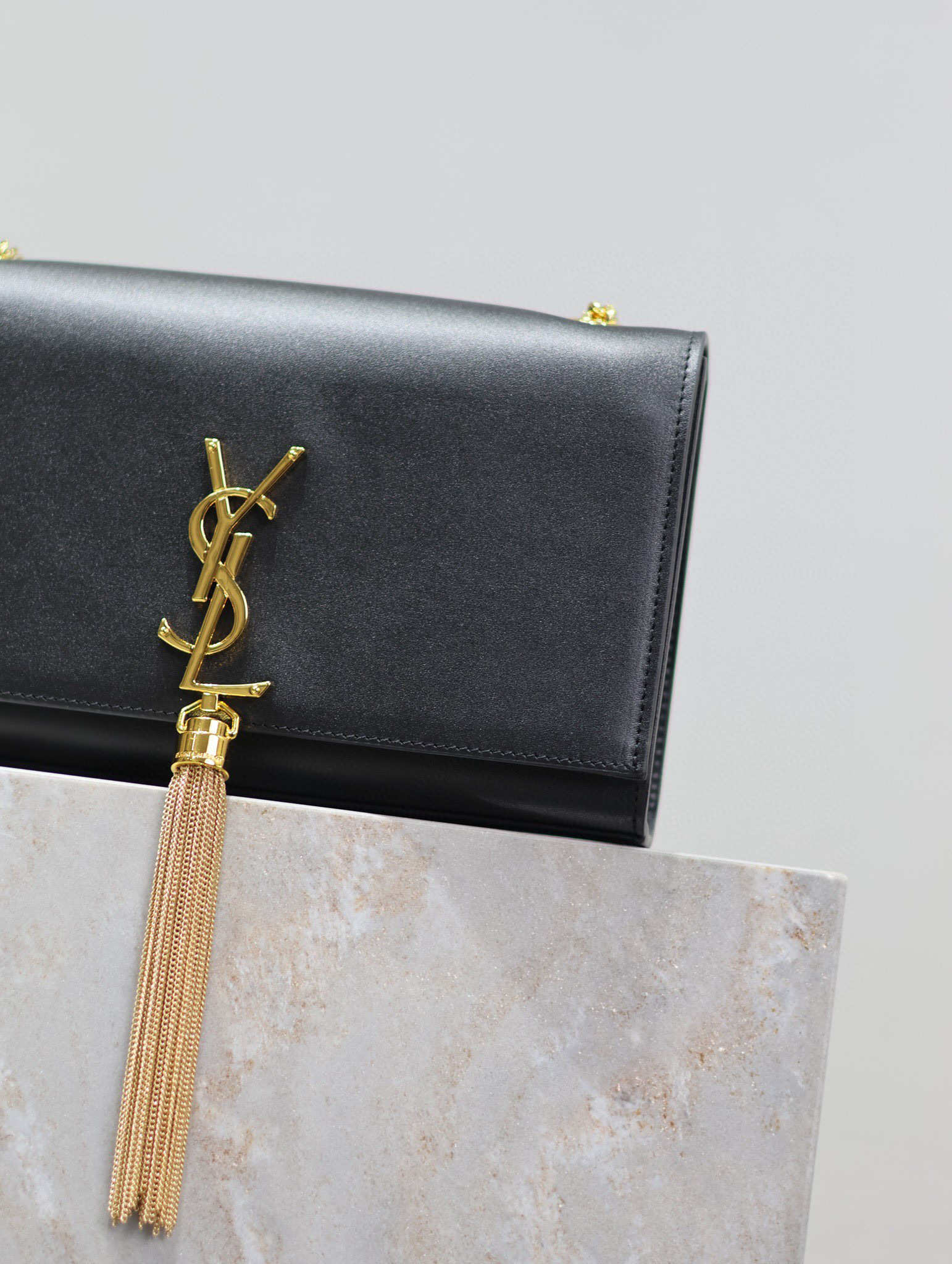 Borsa con frange Yves Saint Laurent Dimensioni: 24*14,5*5 cm