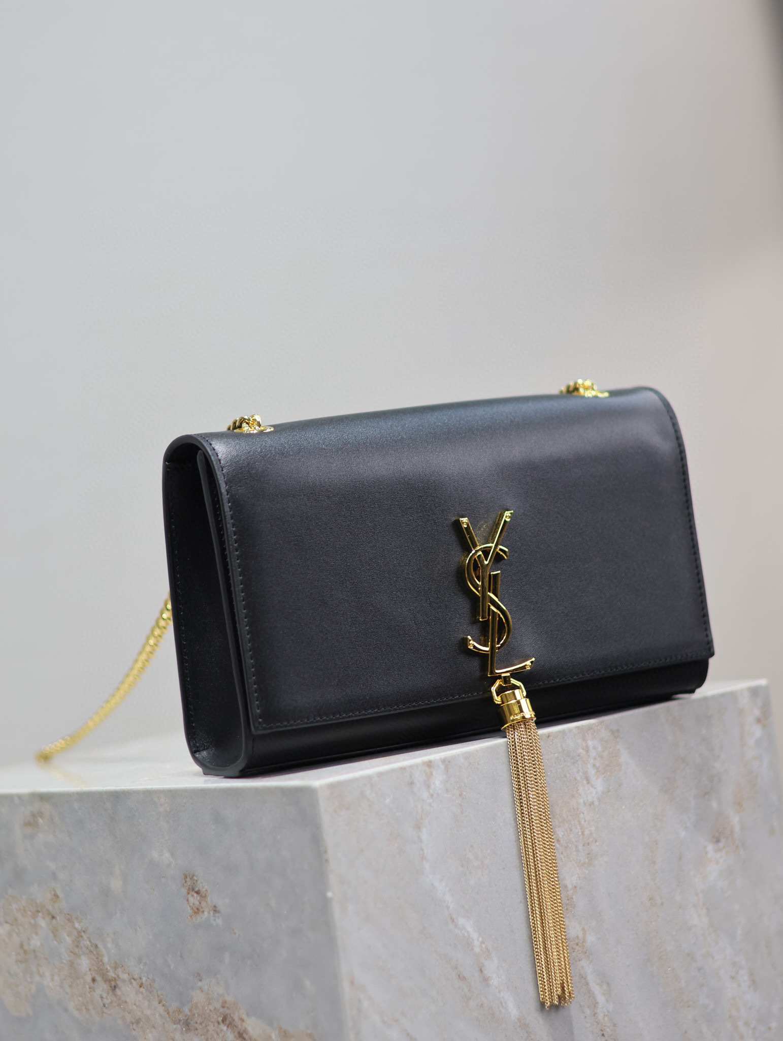 Borsa con frange Yves Saint Laurent Dimensioni: 24*14,5*5 cm