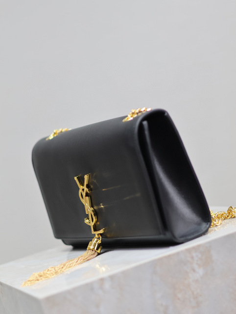 Borsa con frange Yves Saint Laurent Dimensioni: 24*14,5*5 cm