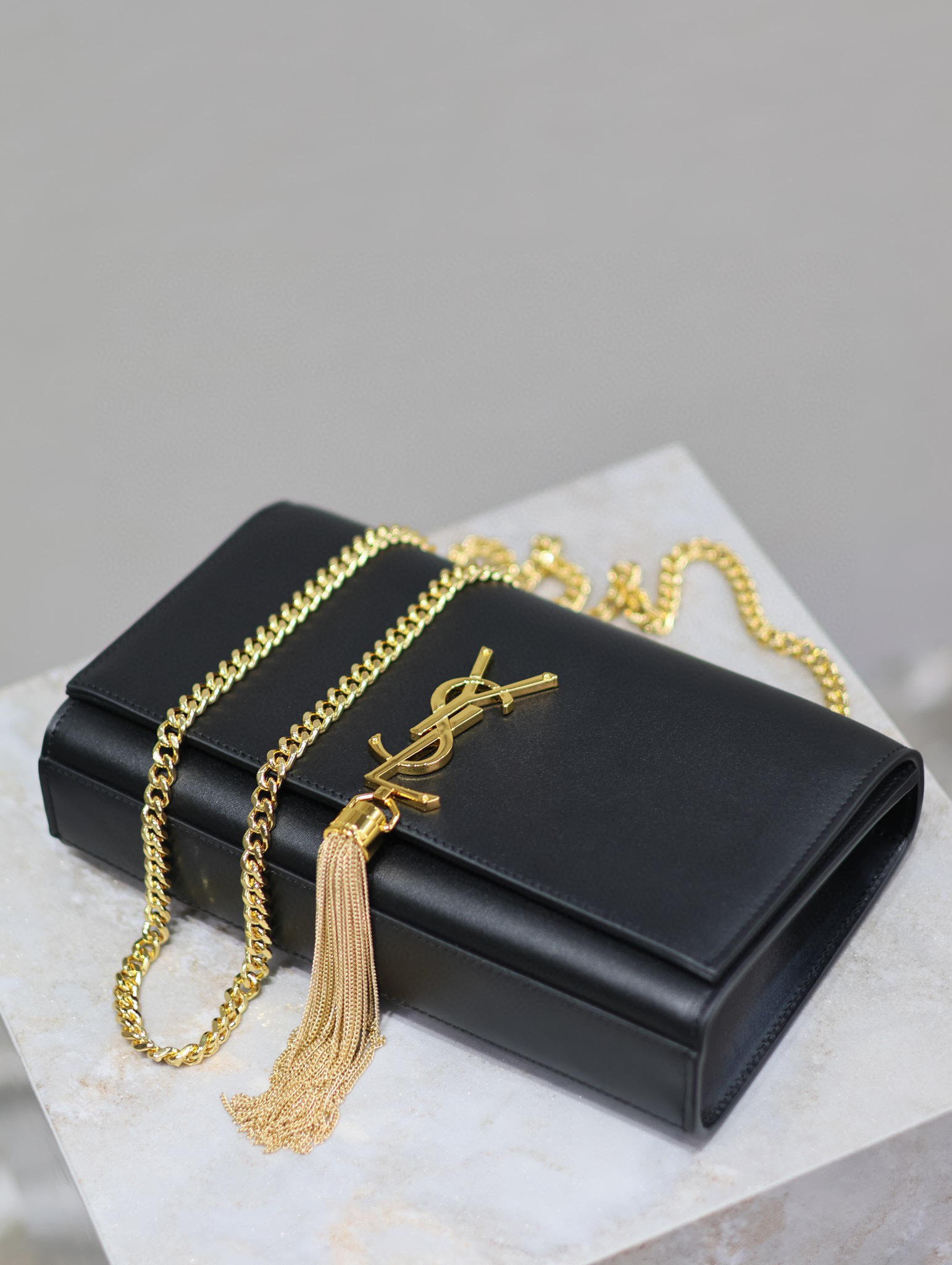 Borsa con frange Yves Saint Laurent Dimensioni: 24*14,5*5 cm