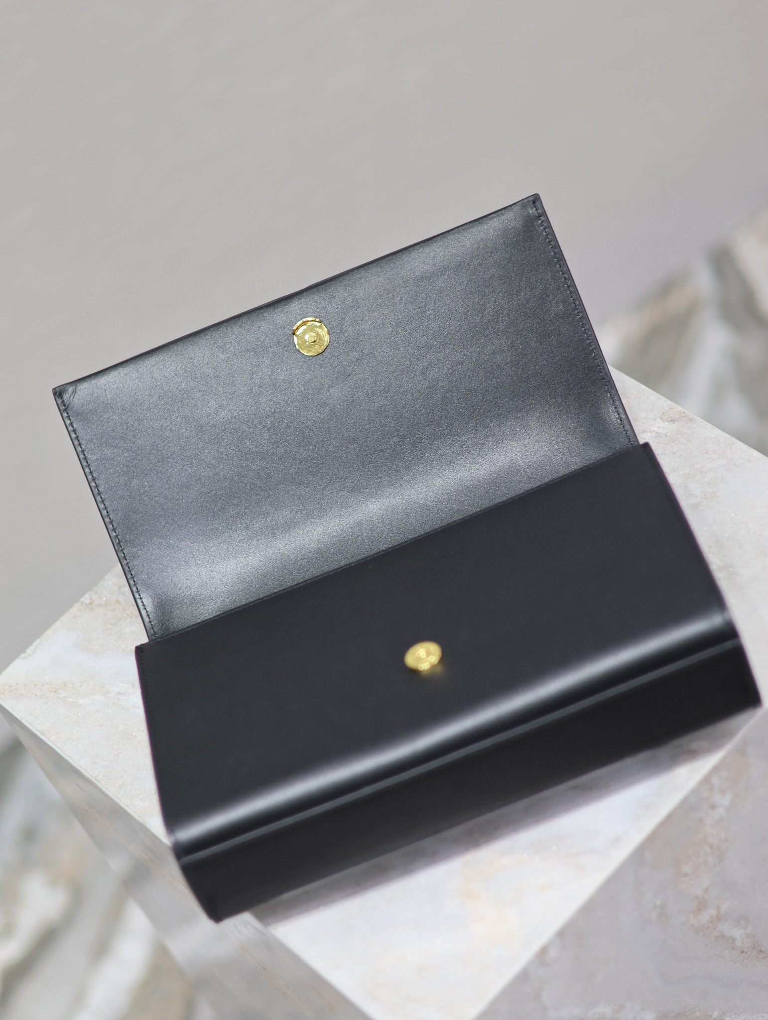Borsa con frange Yves Saint Laurent Dimensioni: 24*14,5*5 cm