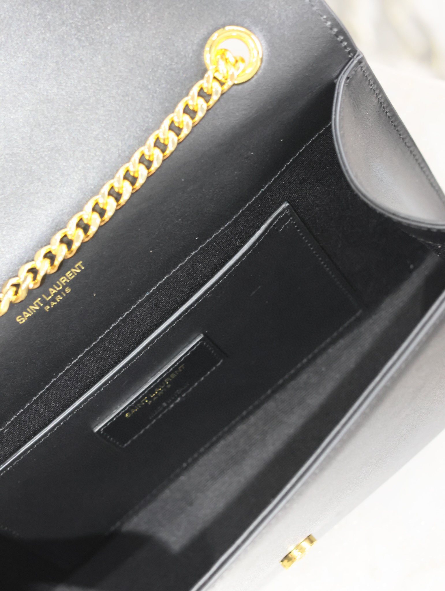 Borsa con frange Yves Saint Laurent Dimensioni: 24*14,5*5 cm