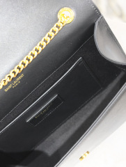 Borsa con frange Yves Saint Laurent Dimensioni: 24*14,5*5 cm